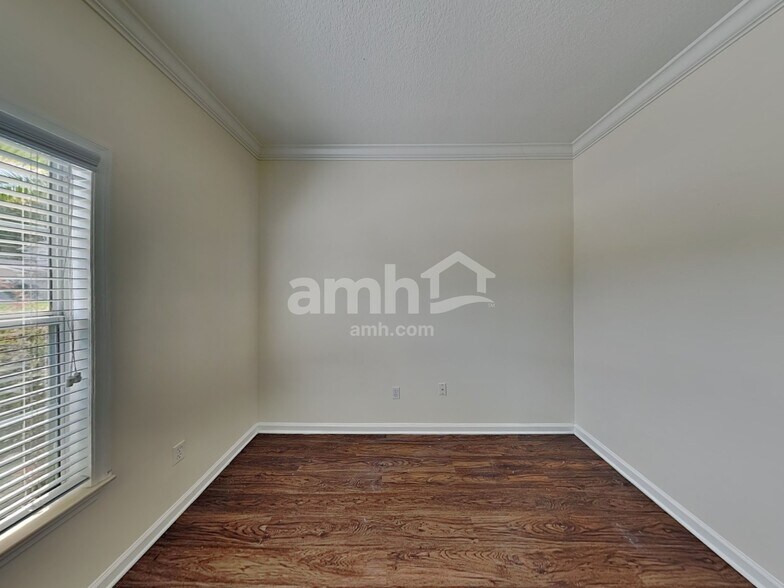 Building Photo - 1347 Ivyhedge Ave