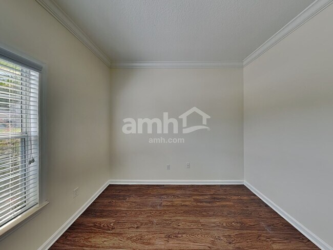 Building Photo - 1347 Ivyhedge Ave