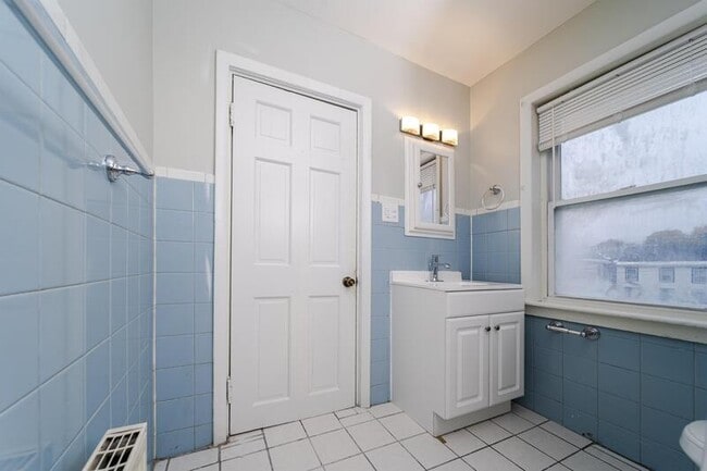 Building Photo - 20 Vandenburgh Ave