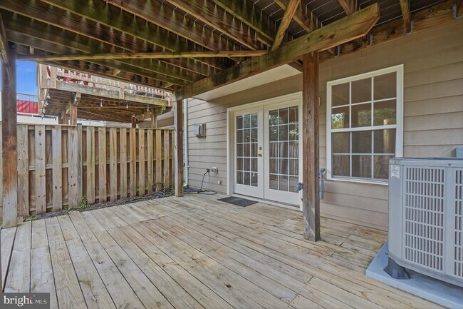 Building Photo - 899 Stonefield Square NE