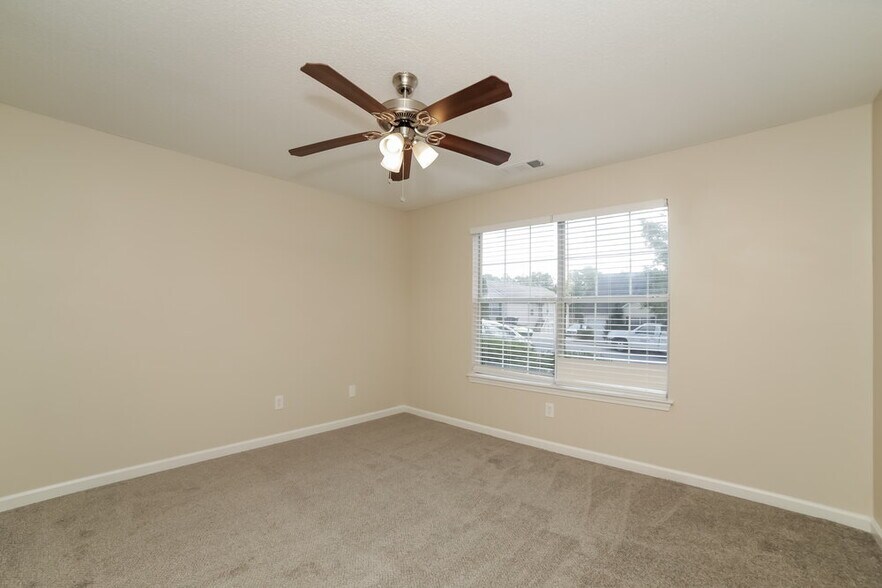 Building Photo - 1467 Waterton Trail