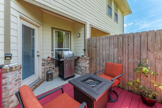 Building Photo - 406 Arbor Lake Dr
