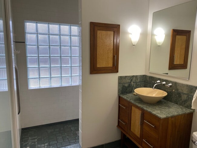 Building Photo - Amazing Irvington Charm - 3 bedroom Duplex...