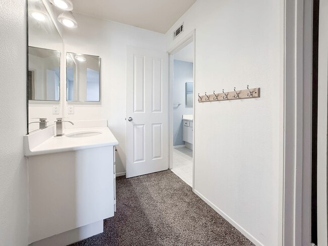 Building Photo - AVAILABLE NOW! 4 BED / 3 BATH TEMEKU HILLS HOME FOR RENT! LARGE BACKYARD + AMENITIES GALORE!