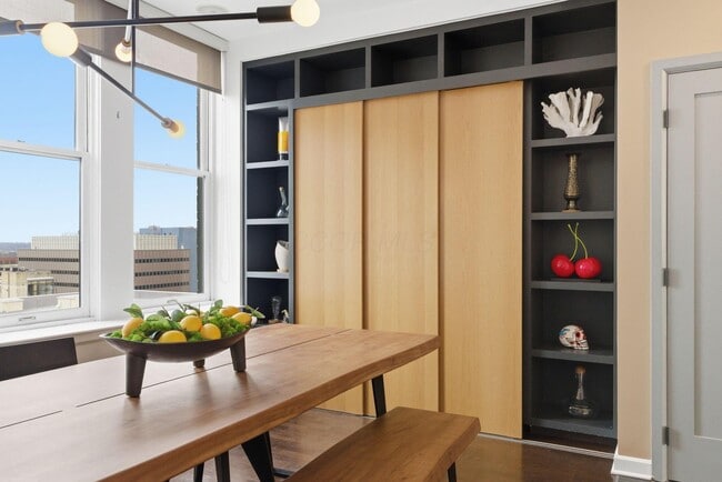 Building Photo - 145 N High St