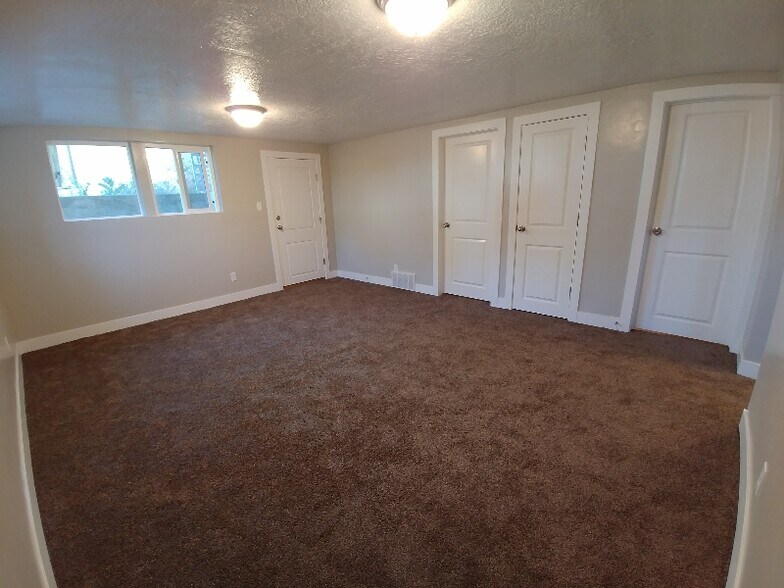 Building Photo - 383 E 400 N