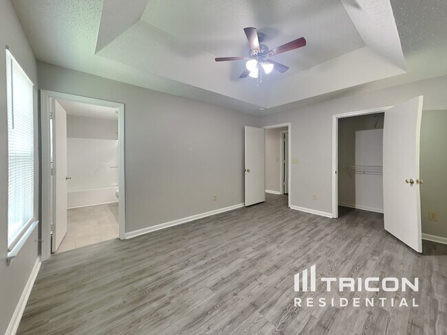 Building Photo - 9625 Kenneth Glenn Dr