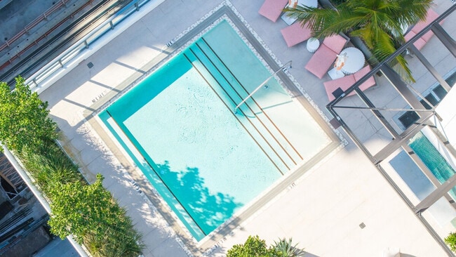 Building Photo - 698 N Miami Ave