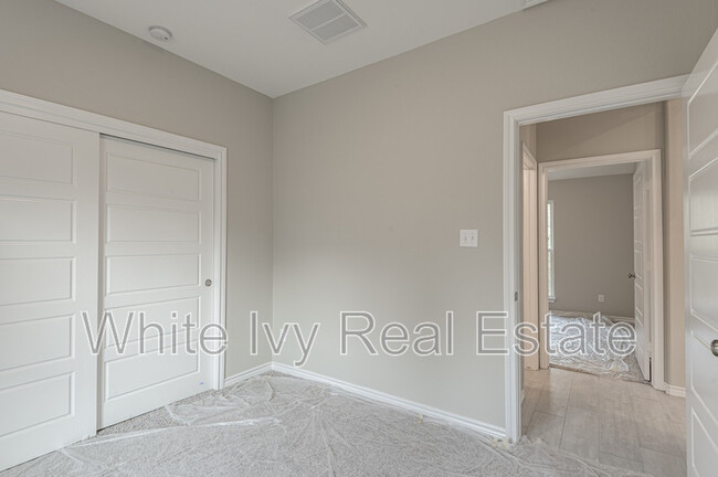 Building Photo - 49 Hickory Bend