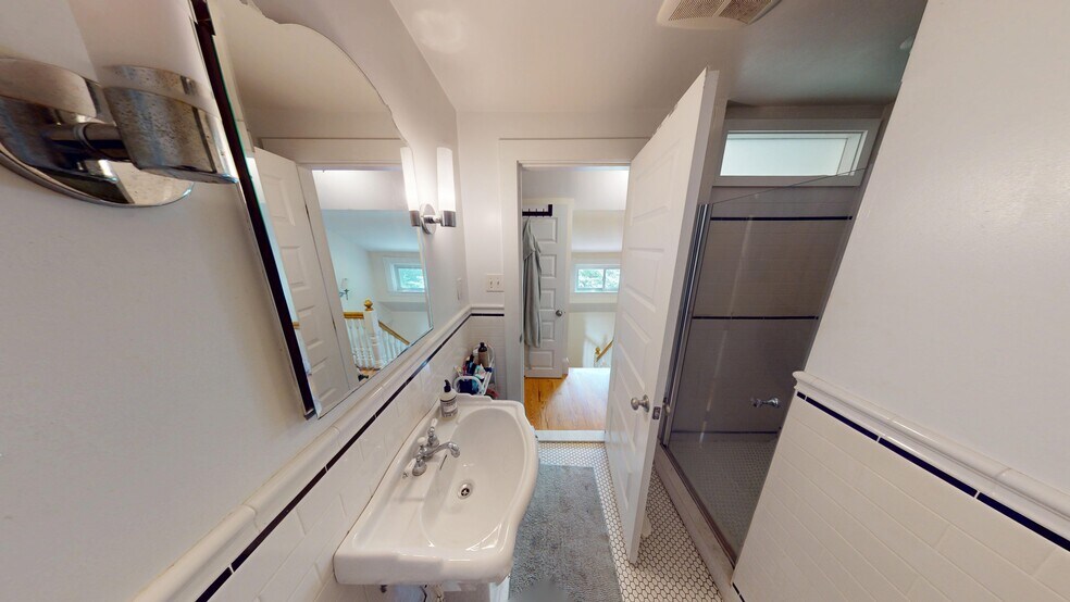 Building Photo - 1 Woodstock Ave