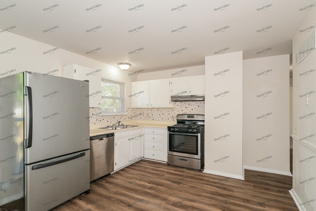 Building Photo - 1465 Central Pkwy