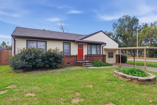 Building Photo - 702 E Karma Ave