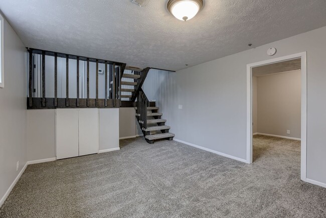 Building Photo - Great 4 Bedroom In Willow Wood!!