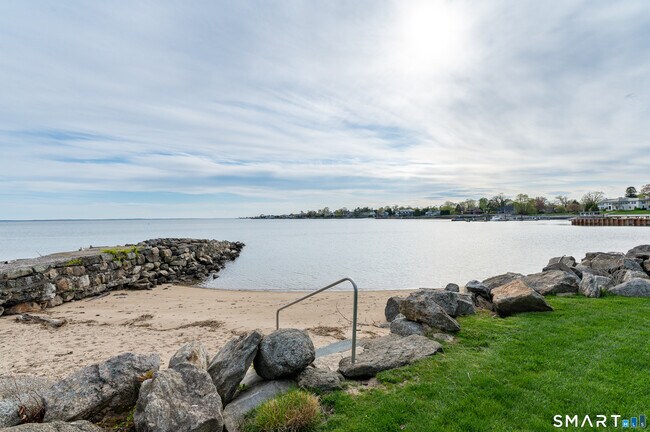 Building Photo - 187 Dolphin Cove Quay