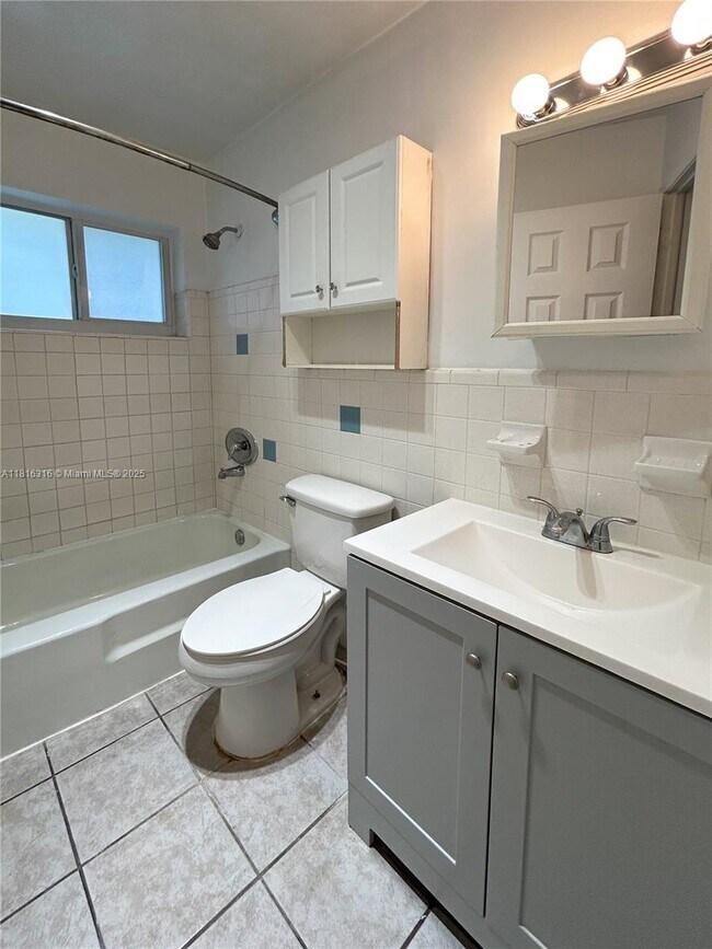 Building Photo - 3049 NW 9th Ave