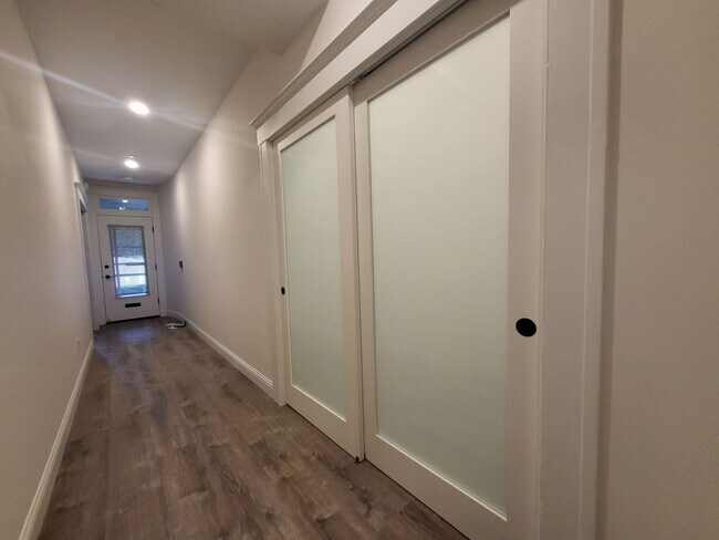 Building Photo - 1026-1030 Pine Street