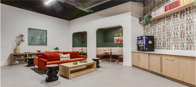 Building Photo - 301 N Akard St