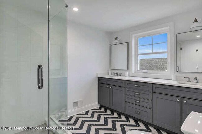 Building Photo - 916 Ocean Ave