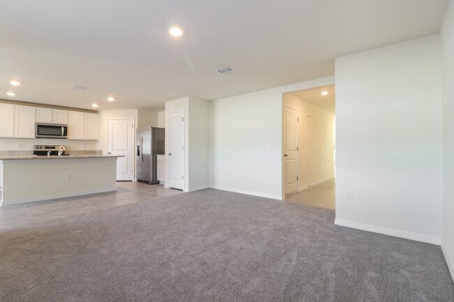 Building Photo - 36483 Spanish Rose Dr, Dade City, FL