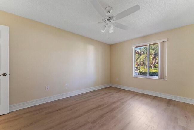 Building Photo - 118 Knoll Way