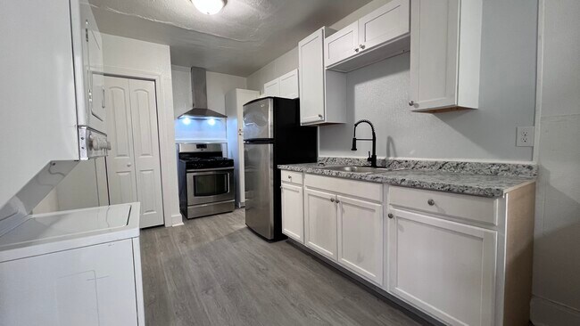 Building Photo - 1707 Holladay St