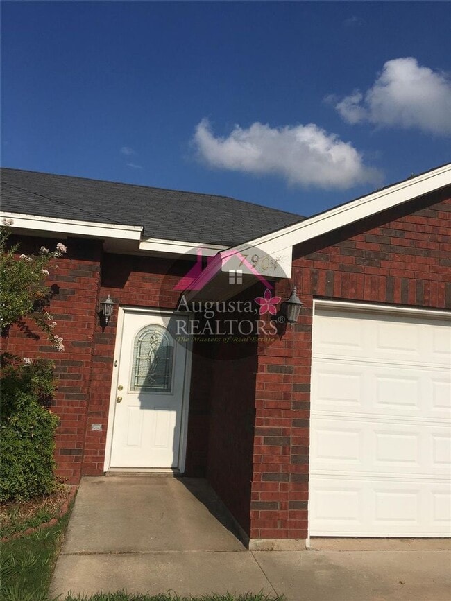 Building Photo - Spacious home in the Wylie district!