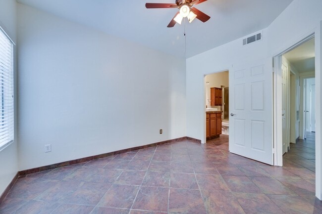 Building Photo - Guard Gated!!! Community Pool, Spa!!! Fitn...
