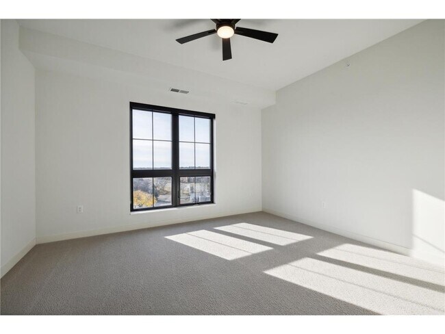 Building Photo - 4917 Eden Ave