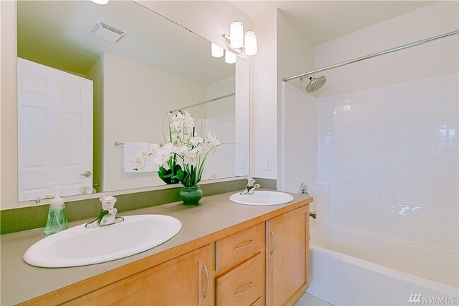 Building Photo - Highland Park Townhouse