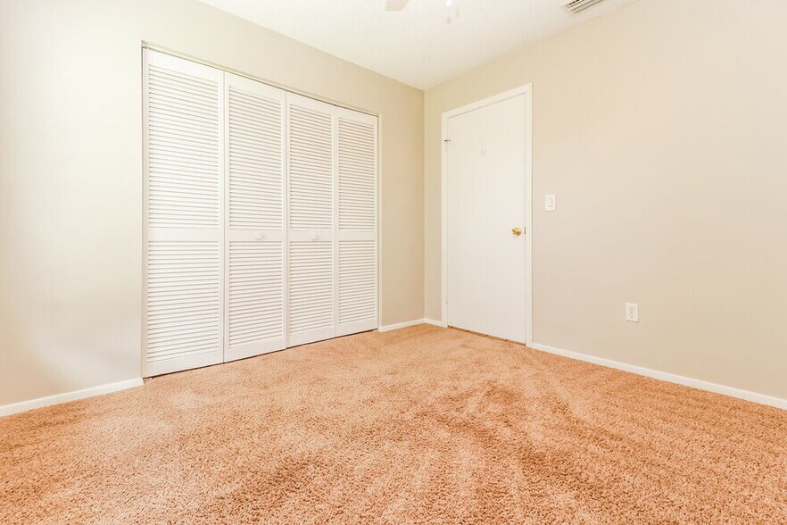 Building Photo - 2024 Shadow Pine Dr