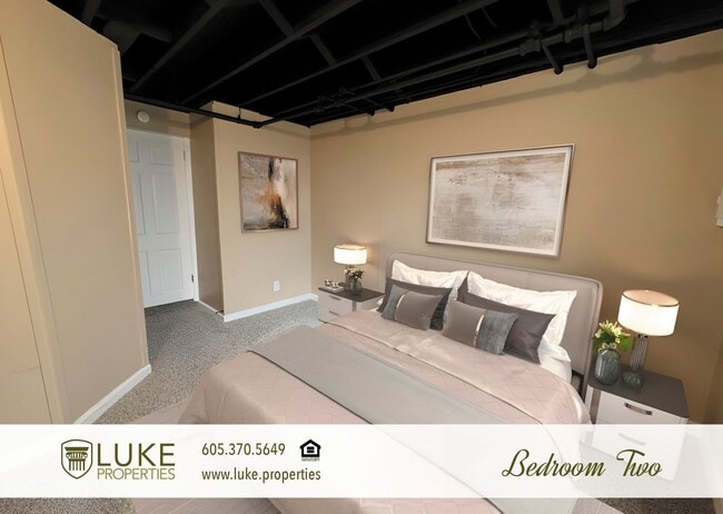 Building Photo - 904 S 2nd Ave