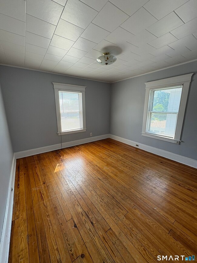 Building Photo - 225 Whiting Ln