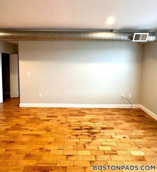 Building Photo - 26 Portland St