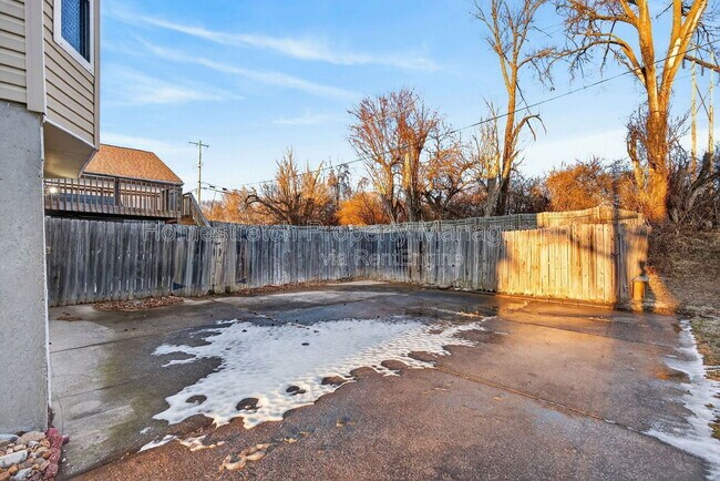 Building Photo - 4 Devondale Pl