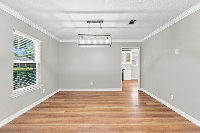 Building Photo - 5522 Dumfries Dr
