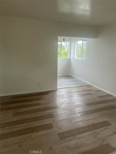 Building Photo - 327 S Kroeger St