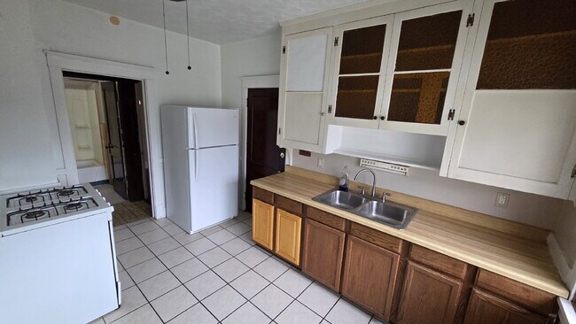 Building Photo - 2 Bed Ready Now