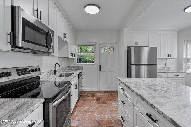 Building Photo - 509 E Fee Ave