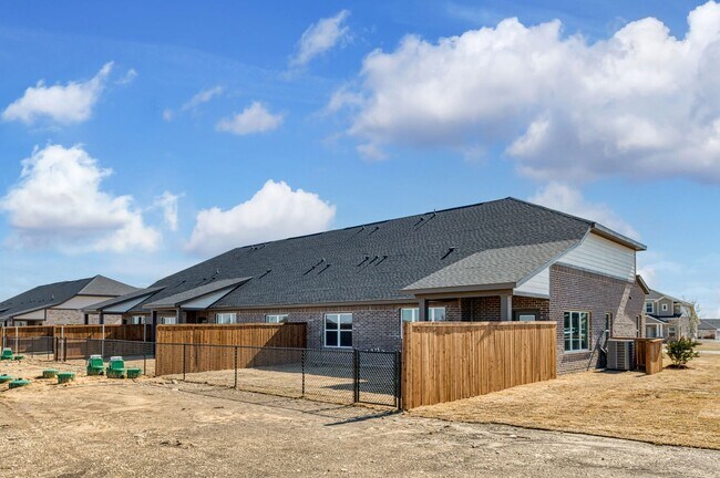 Building Photo - AVAILABLE NOW!  CUL-DE-SAC TRIPLEX LOT LOCATED ON 1-ACRE IN MIDLOTHIAN, TX!