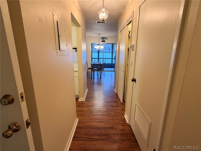 Building Photo - 2400 Forest Dr