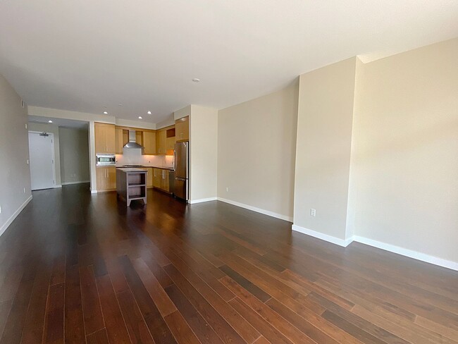 Building Photo - Fantastic 11th Floor Westerly Condo with C...