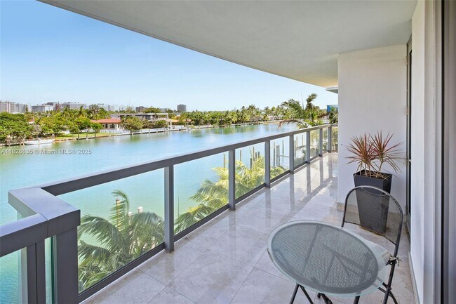 Building Photo - 9261 E Bay Harbor Dr
