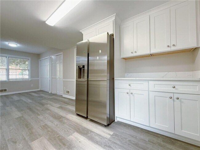 Building Photo - 2315 Hudson Dr SW