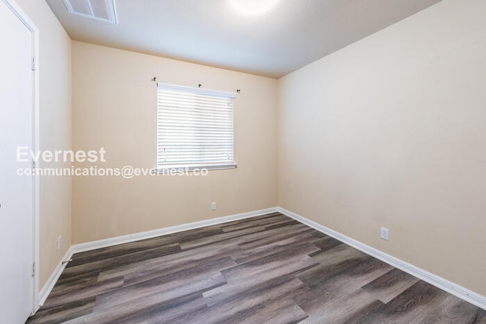 Building Photo - 120 Jim Dandy Dr