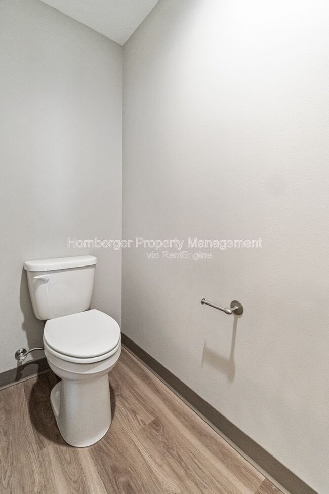 Building Photo - 1305 N Coach Dr