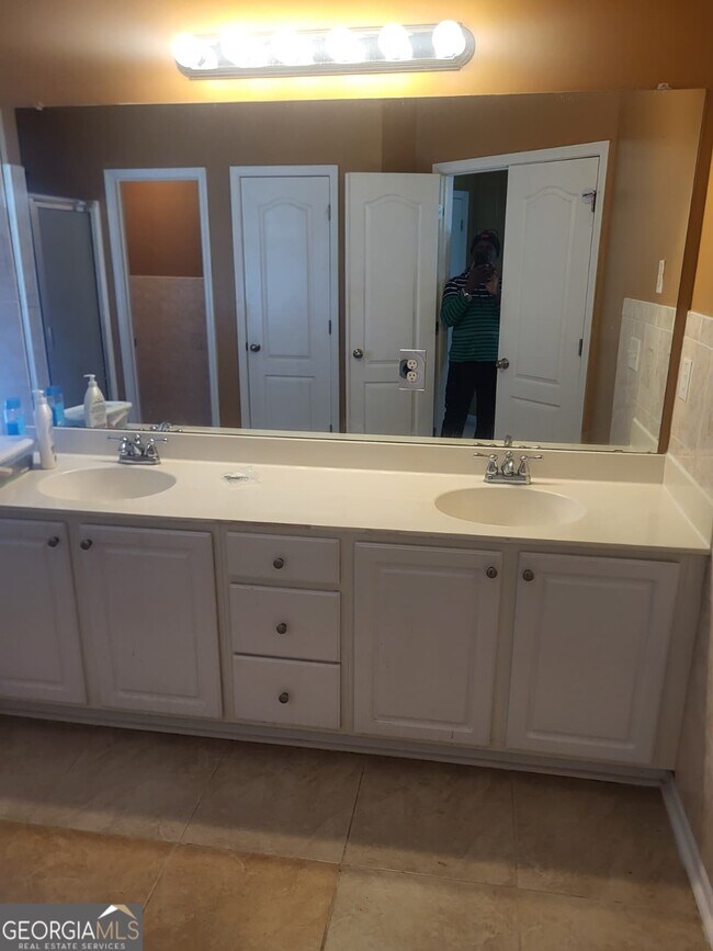 Building Photo - 6337 Windy Ridge Way