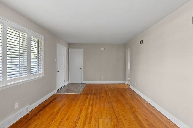 Building Photo - 840 Daniel Boone Dr