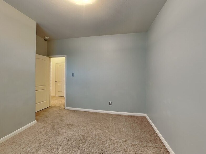 Building Photo - 6140 Nathan Creek Dr