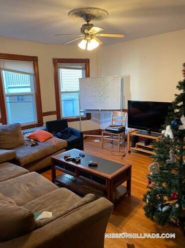 Building Photo - 121 Calumet St