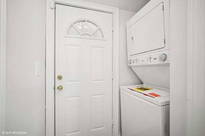 Washer/Dryer - 2512 W Lyndale St